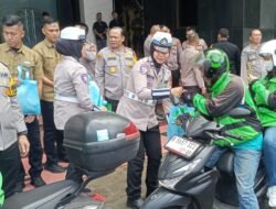 Aksi Kapolda Metro Gelontorkan 400 Paket Sembako untuk Ojol