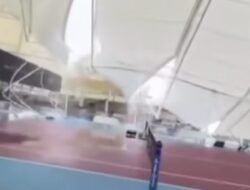 Padel Taman Villa Meruya Roboh Kena Badai, Bangunan Tak Layak?