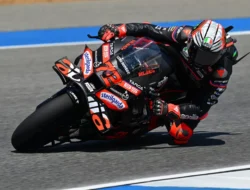 Bezzecchi Menggila di Mandalika! Duel Maut Tikungan 10 Bikin Penonton Menjerit