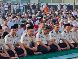 Petugas dan Warga Binaan Lapas Narkotika Jakarta Khusyuk Sholat Idul Adha