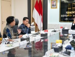 Menko Yusril Temui BEM SI, Bawa Lima Tuntutan Mahasiswa ke Presiden Prabowo