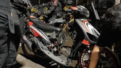 Brimob Sikat Tawuran Dini Hari di Kramat Jati, Senjata Tajam Disita