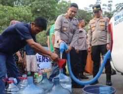Kapolres Tangsel Turun Tangan Salurkan Air Bersih untuk Kekeringan Warga Kranggan